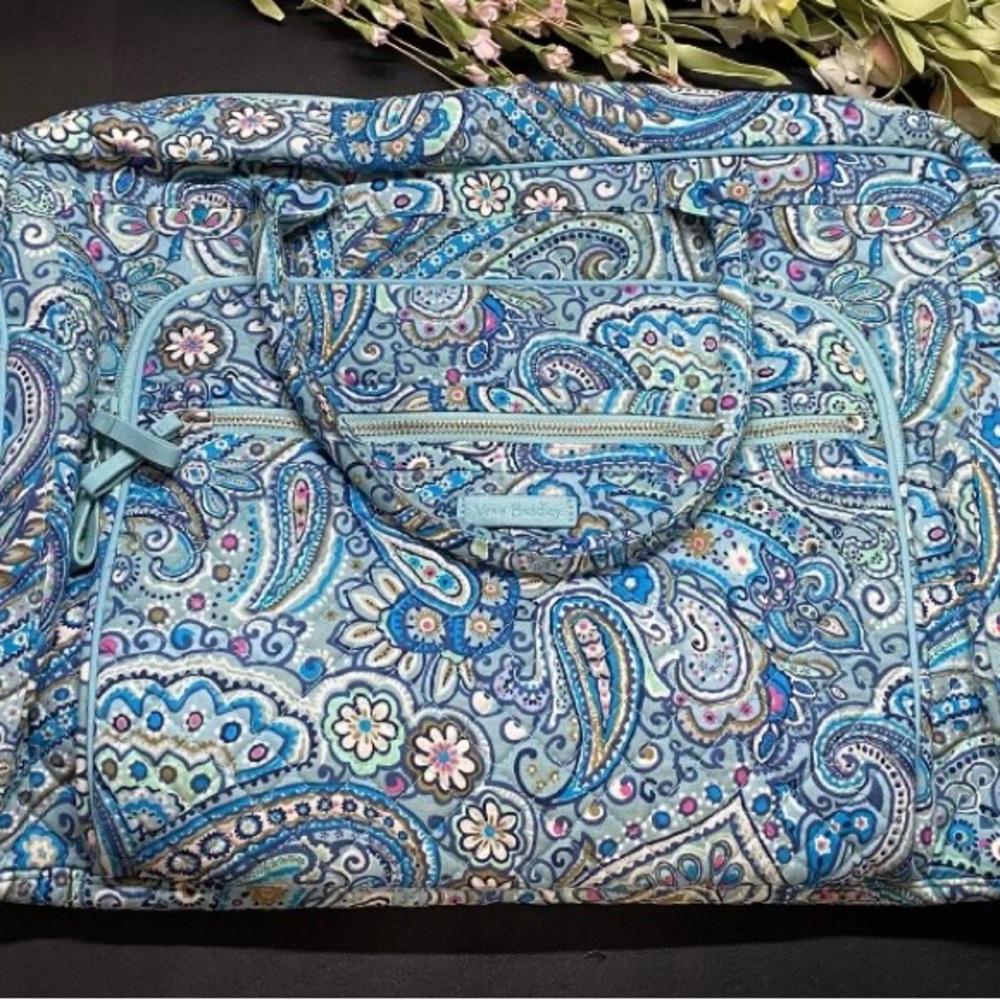 Vera Bradley Grand Weekender travel Bag daisy dot paisley nwot